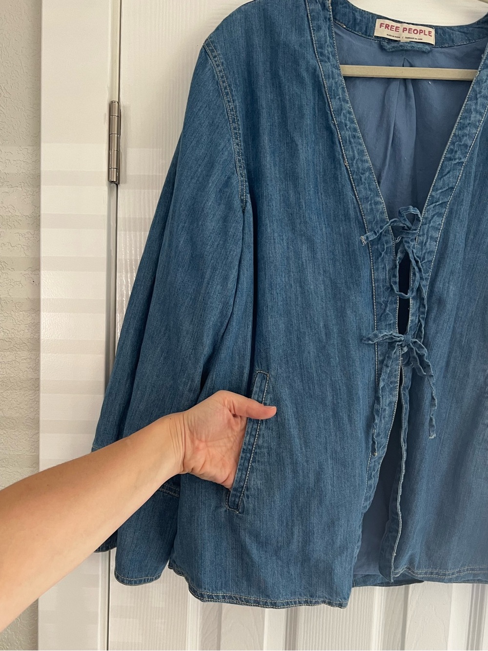 Free People Dragonfly Blue Denim Jean Jacket with Ties size Large 100% Cotton - Picture 9 of 13